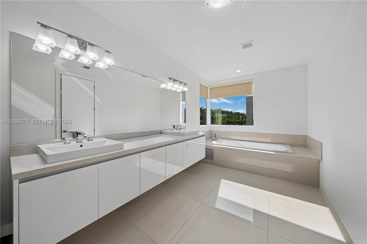 7442 NW 100th Ave, Doral, FL 33178 Photo