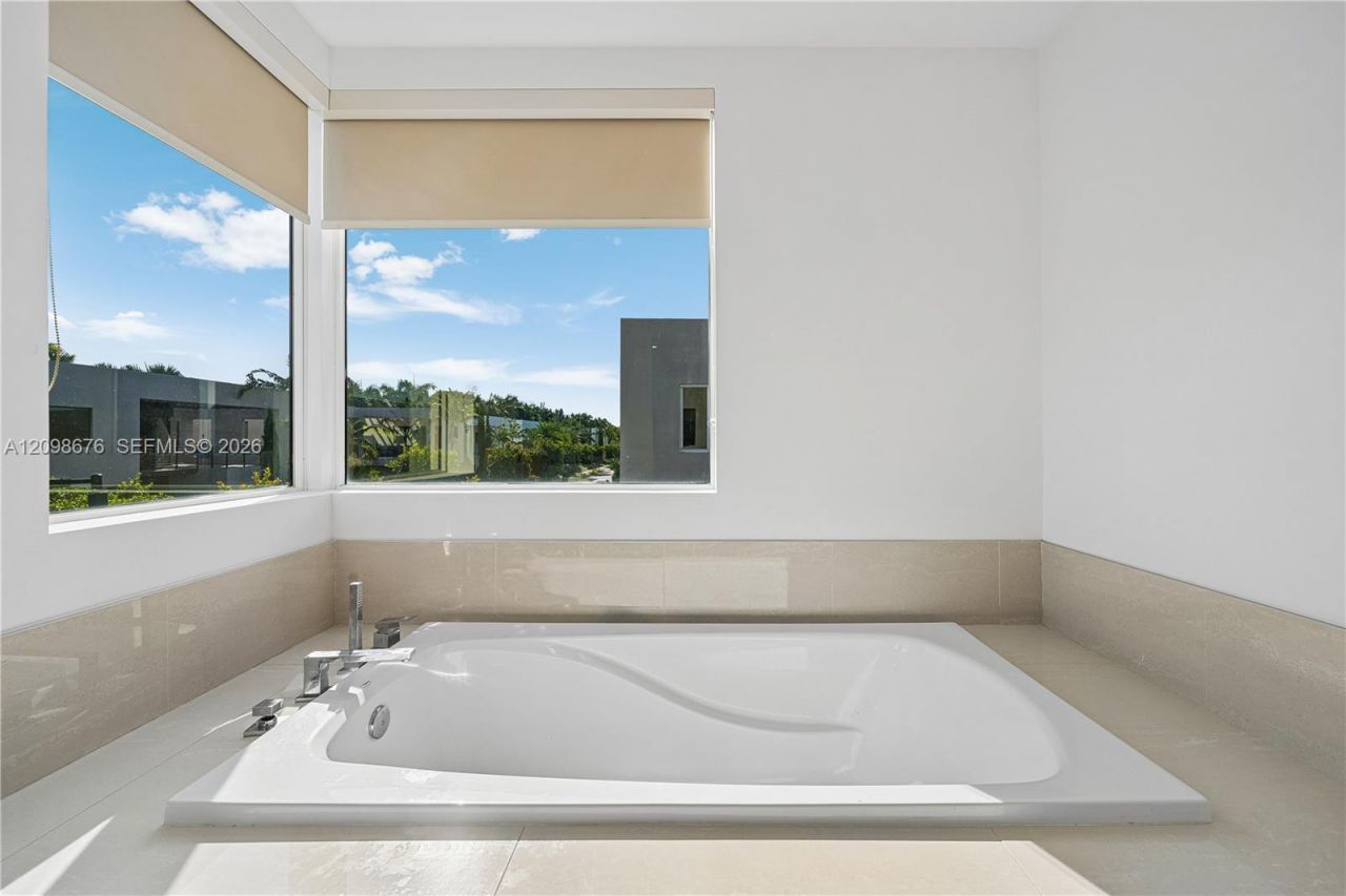 7442 NW 100th Ave, Doral, FL 33178 Photo