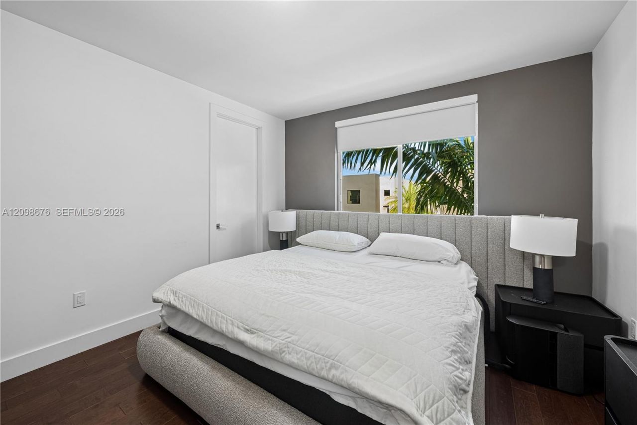 7442 NW 100th Ave, Doral, FL 33178 Photo
