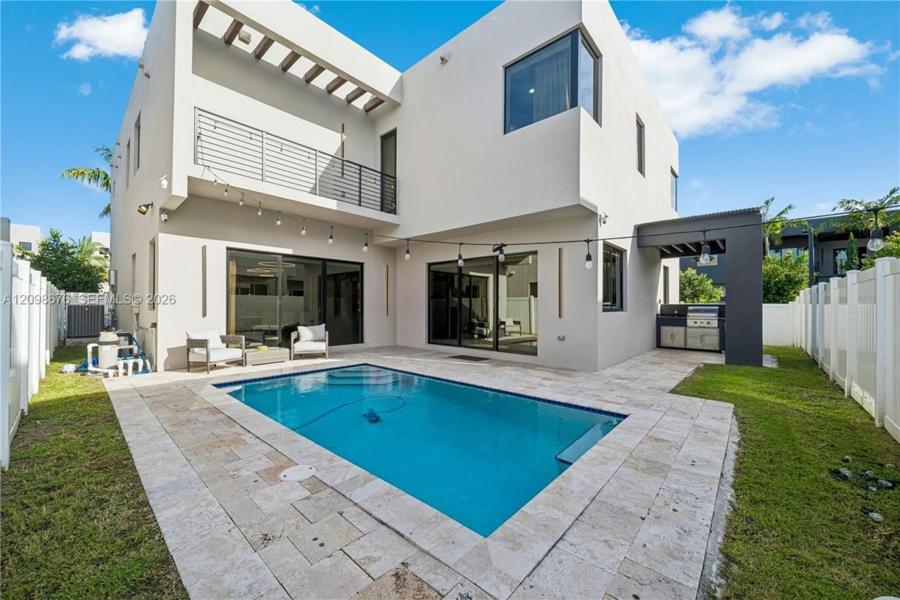 7442 NW 100th Ave, Doral, FL 33178 Photo