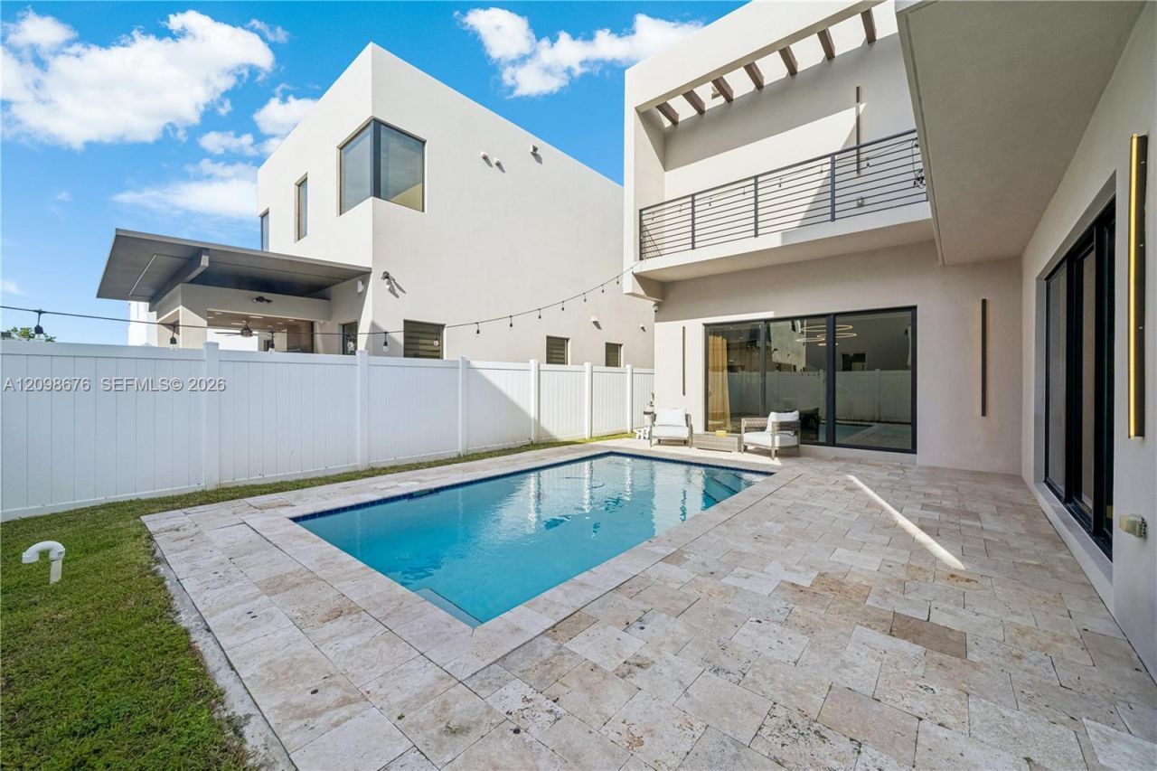 7442 NW 100th Ave, Doral, FL 33178 Photo