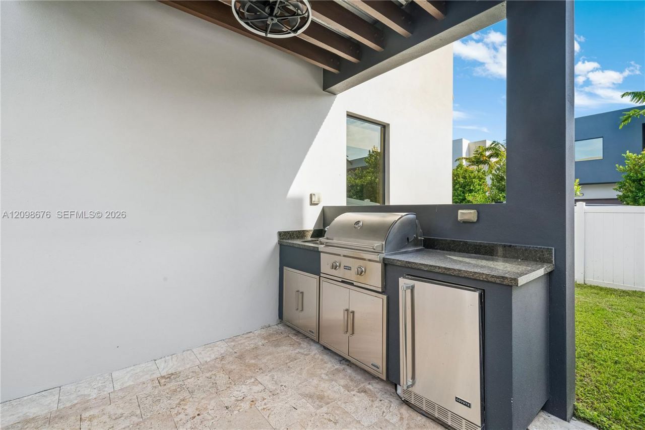 7442 NW 100th Ave, Doral, FL 33178 Photo