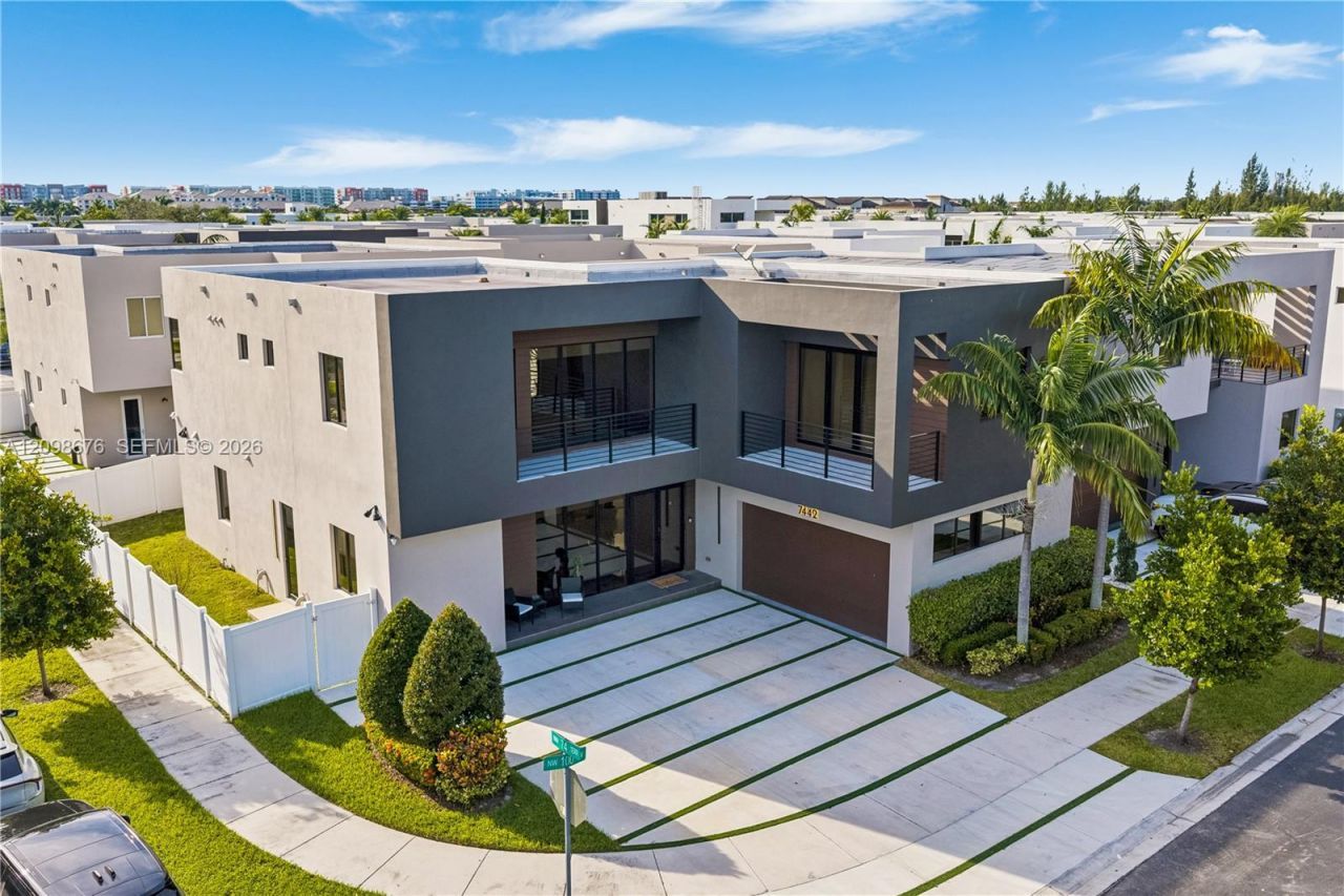 7442 NW 100th Ave, Doral, FL 33178 Photo