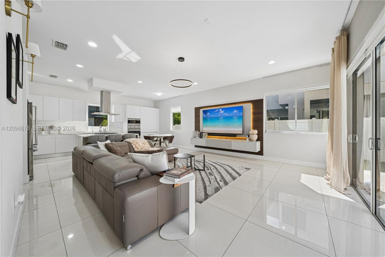7442 NW 100th Ave, Doral, FL 33178 Photo