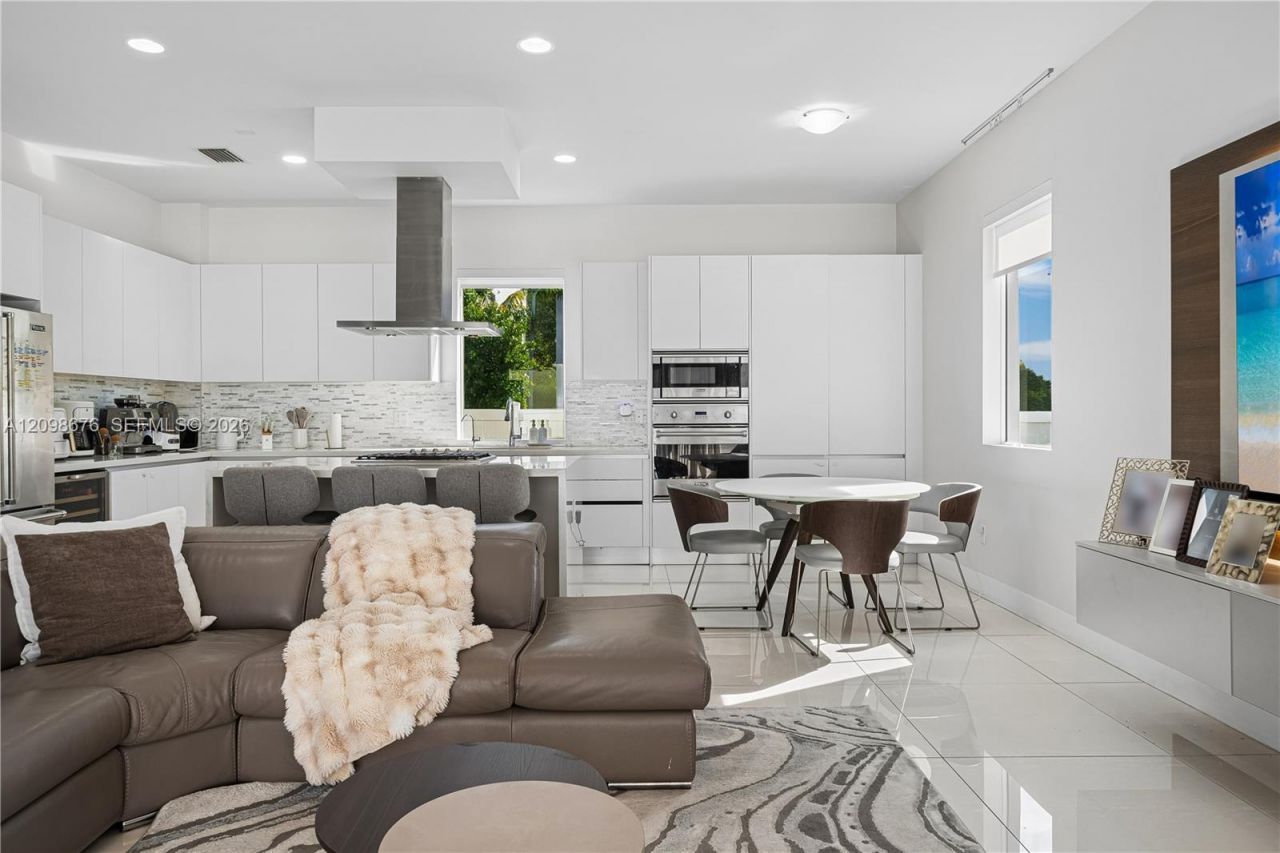 7442 NW 100th Ave, Doral, FL 33178 Photo
