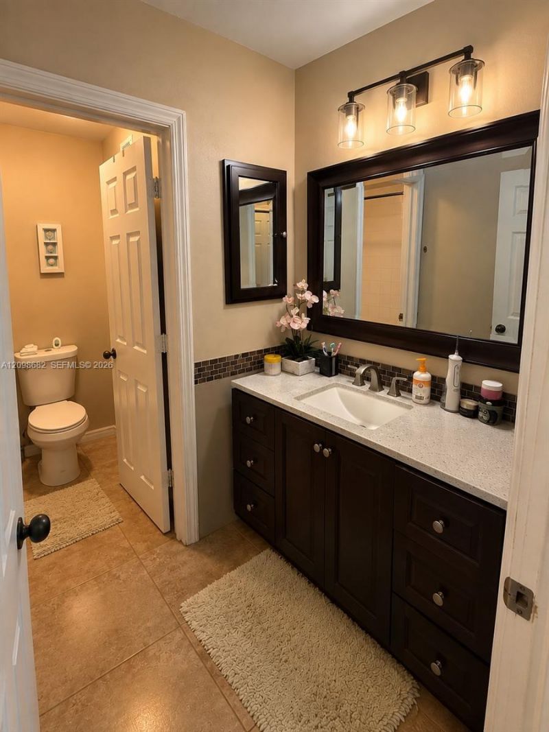 8520 E Southgate Shores Cir, Unit 8520, Tamarac, FL 33321 Photo