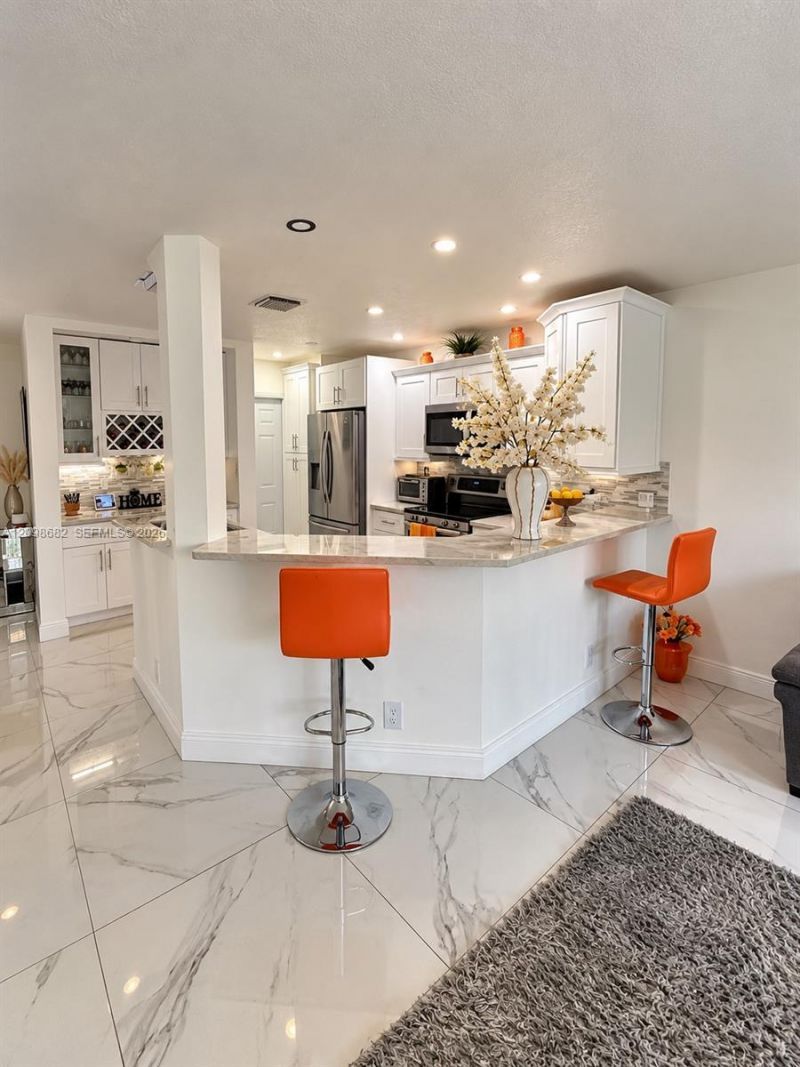 8520 E Southgate Shores Cir, Unit 8520, Tamarac, FL 33321 Photo