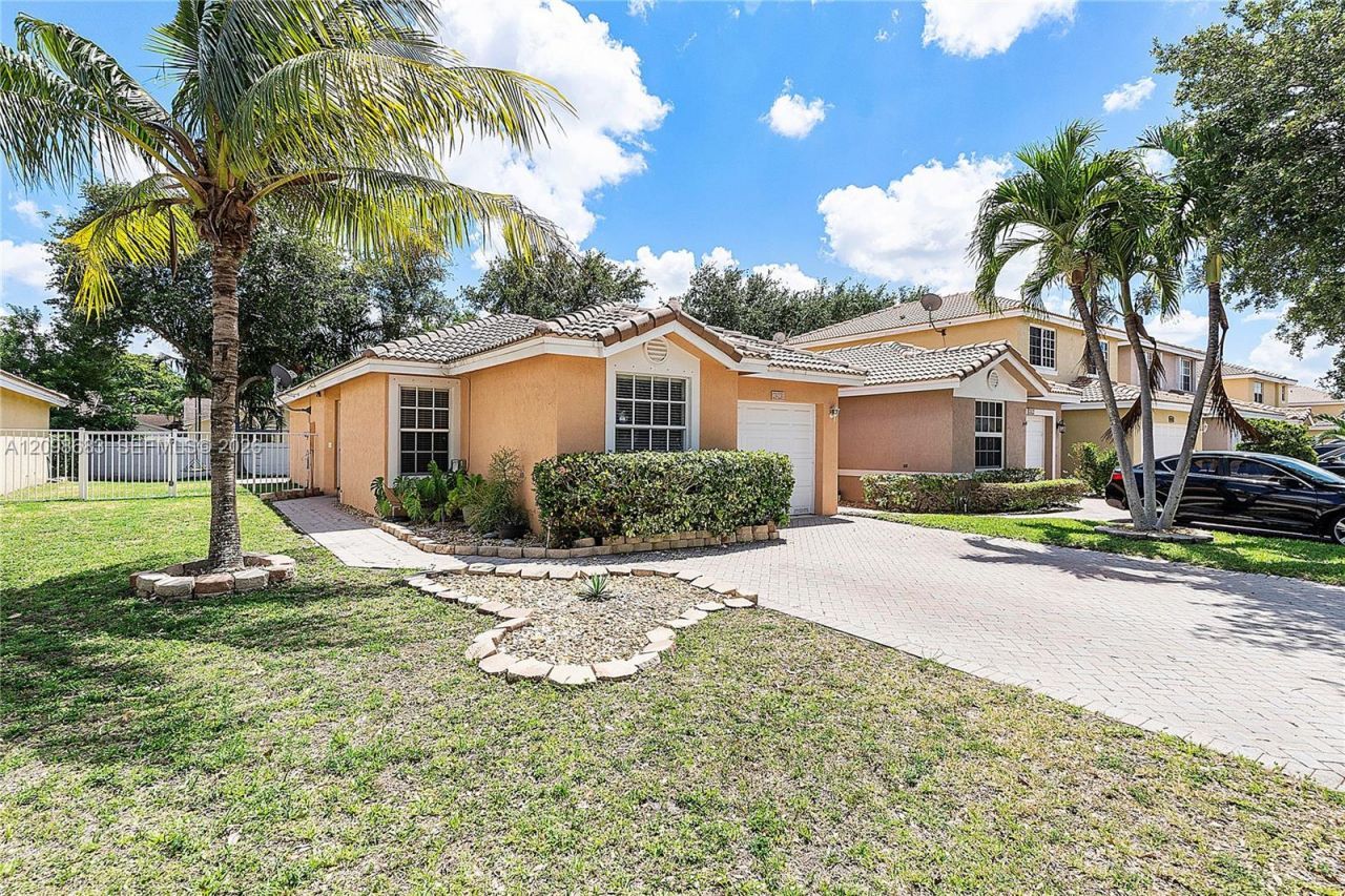 9292 NW 54th St , Sunrise, FL 33351 Photo