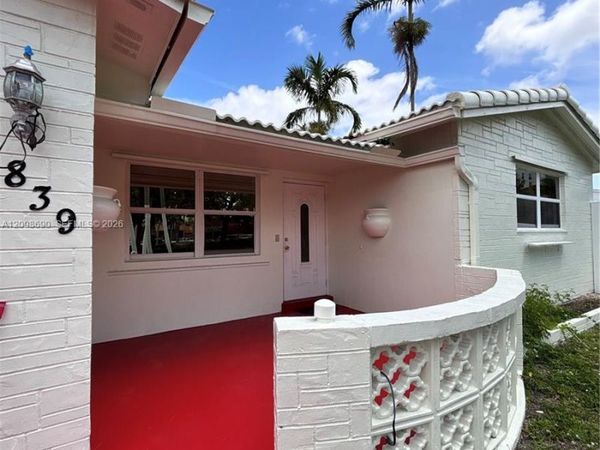 839 S Highland Dr , Unit Right, Hollywood, FL 33021