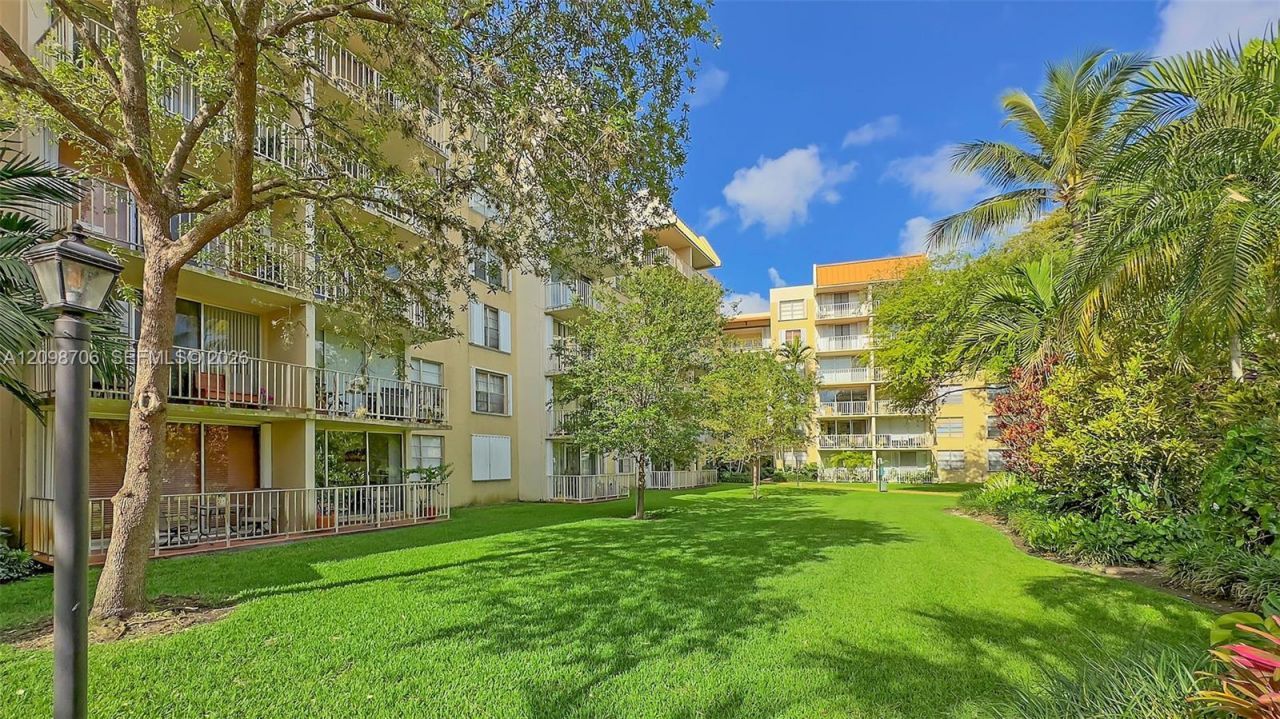 13120 SW 92nd Ave , Unit B-412, Miami, FL 33176 Photo