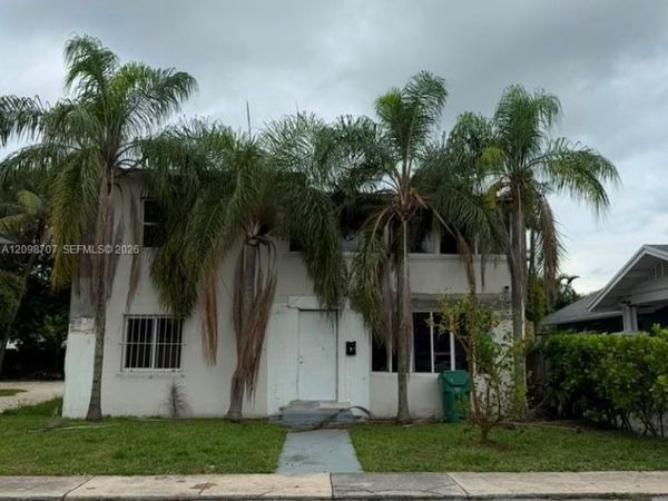 524 NE 71st St , Miami, FL 33138