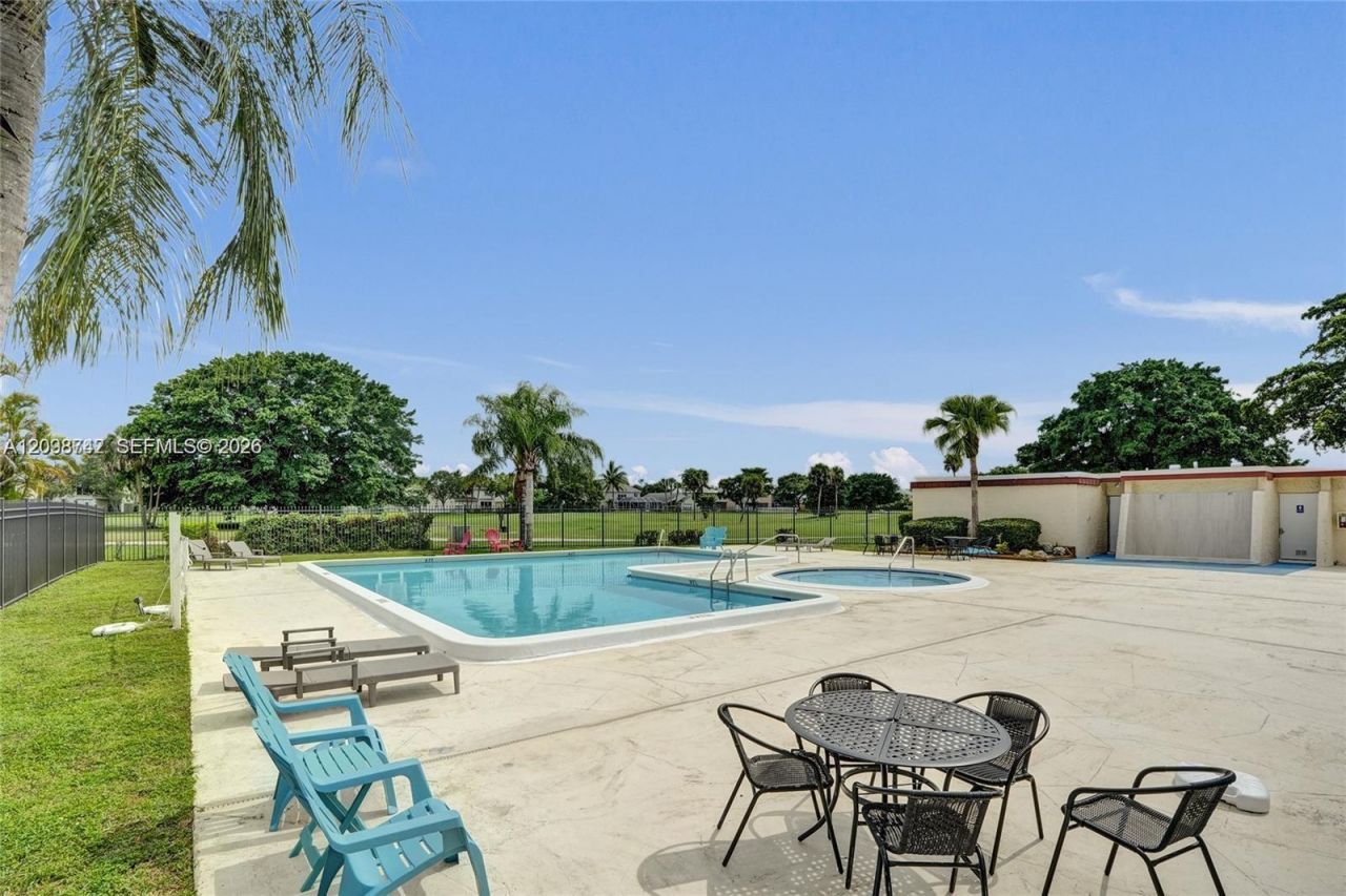 6530 NW 98th Ter, Unit B25, Tamarac, FL 33321 Photo
