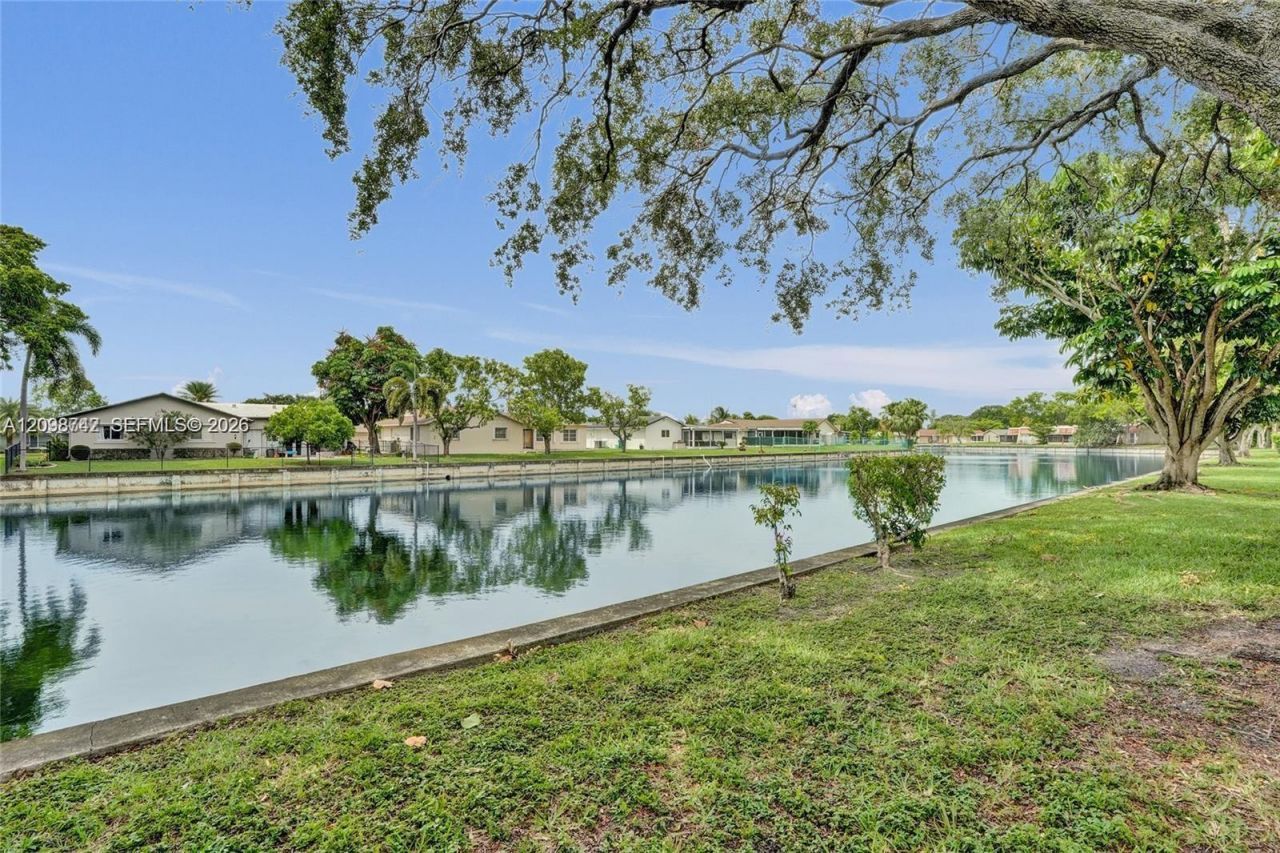 6530 NW 98th Ter, Unit B25, Tamarac, FL 33321 Photo