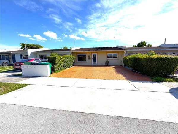 10110 SW 23rd Ter , Miami, FL 33165