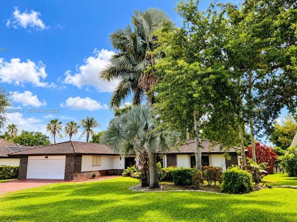 19265 E Saint Andrews Dr , Hialeah, FL 33015