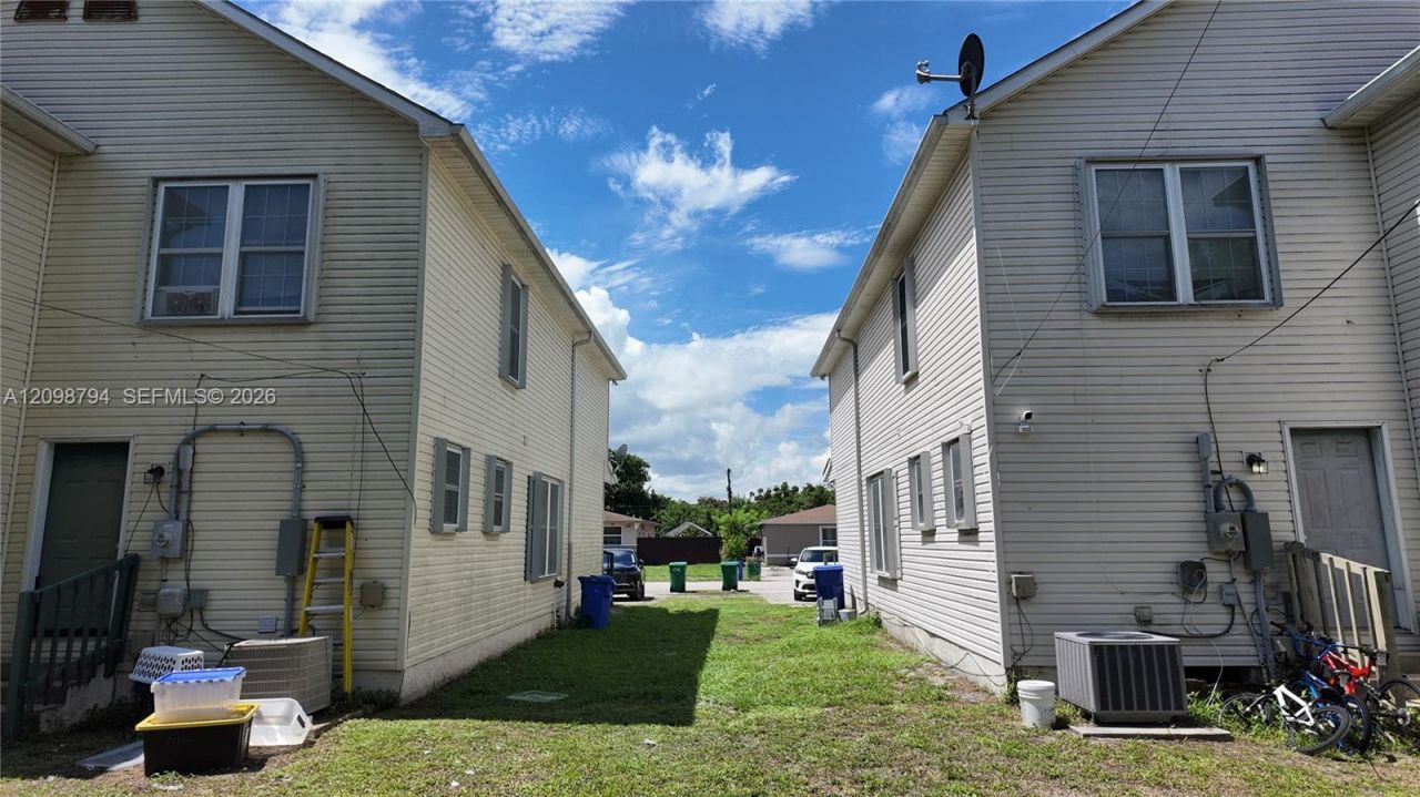 1738 SW 44th Ter , Fort Lauderdale, FL 33317 Photo