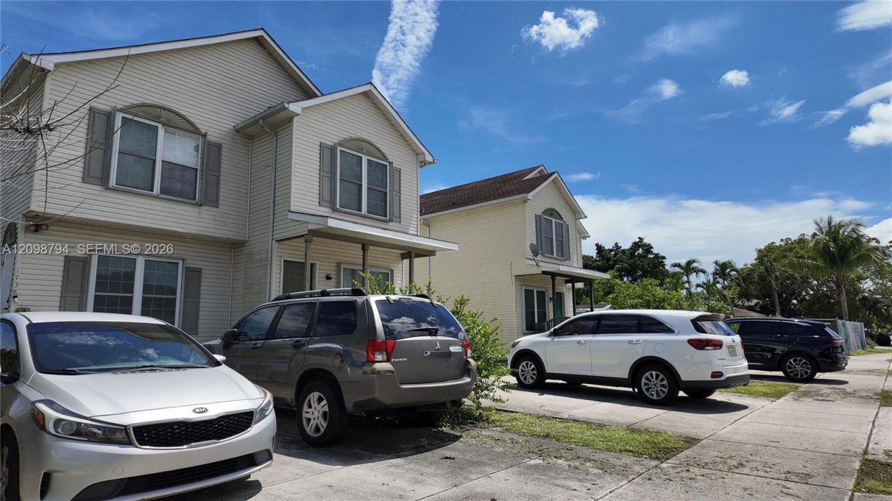 1738 SW 44th Ter , Fort Lauderdale, FL 33317 Photo