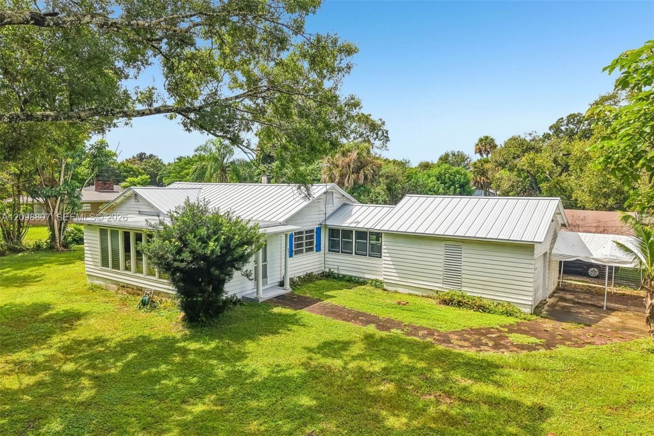 3039 Sunrise Boulevard, Fort Pierce, FL 34982 Photo