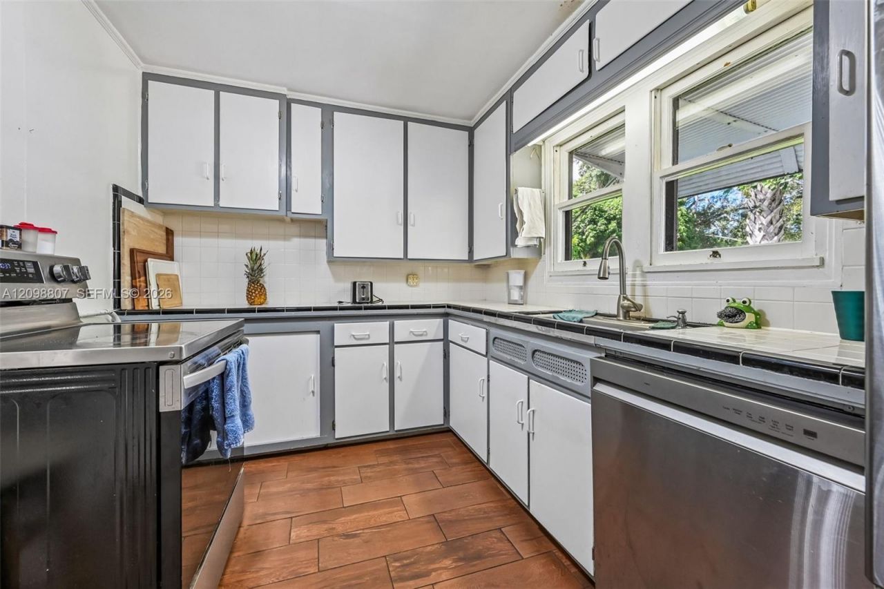 3039 Sunrise Boulevard, Fort Pierce, FL 34982 Photo
