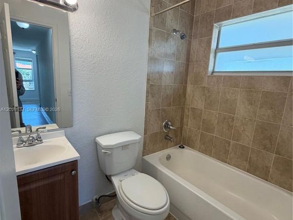 11 Antilla Ave , Unit B, Coral Gables, FL 33134