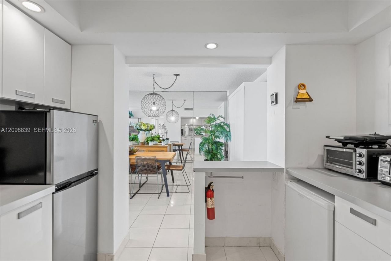 300 Bayview Dr , Unit 1710, Sunny Isles Beach, FL 33160 Photo