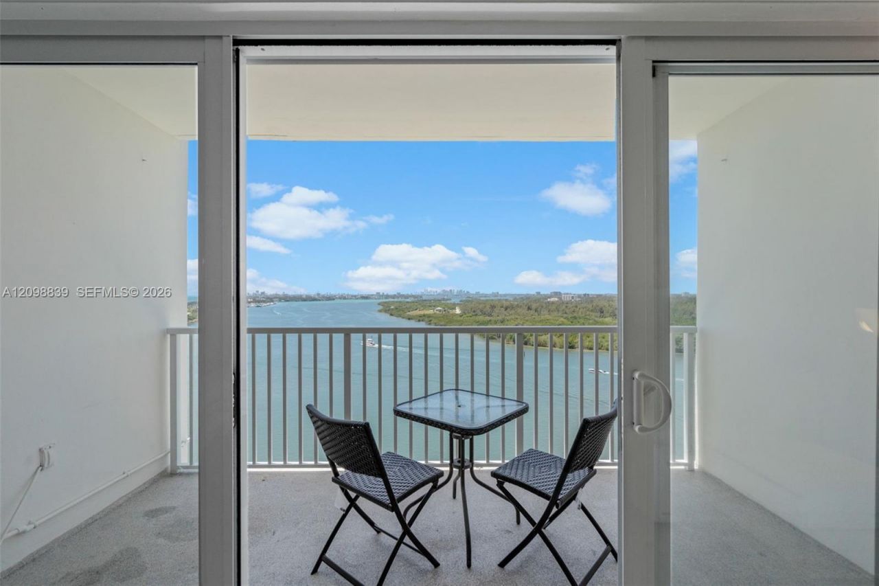300 Bayview Dr , Unit 1710, Sunny Isles Beach, FL 33160 Photo