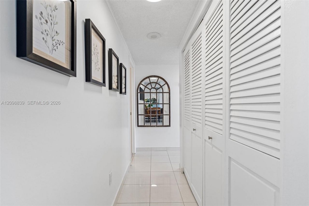 300 Bayview Dr , Unit 1710, Sunny Isles Beach, FL 33160 Photo