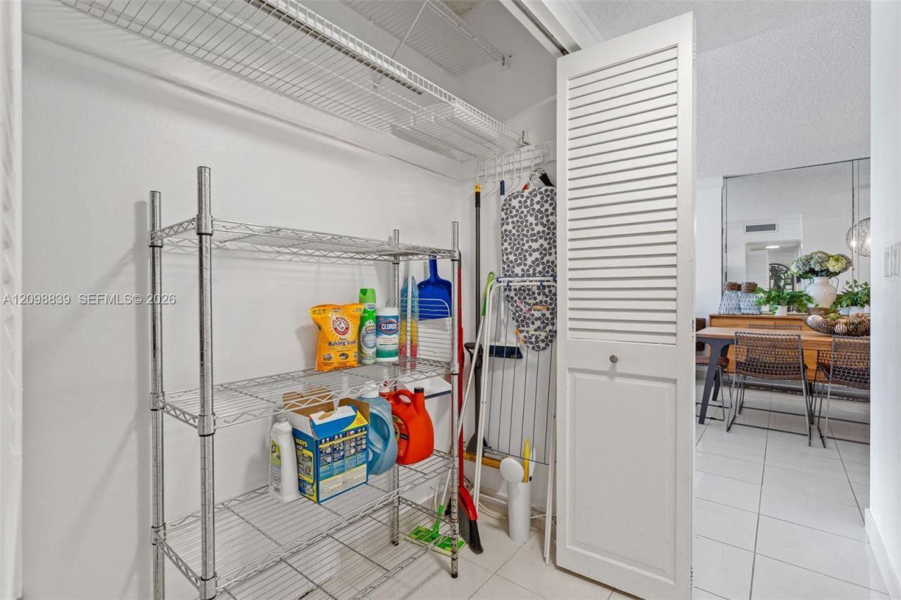 300 Bayview Dr , Unit 1710, Sunny Isles Beach, FL 33160 Photo