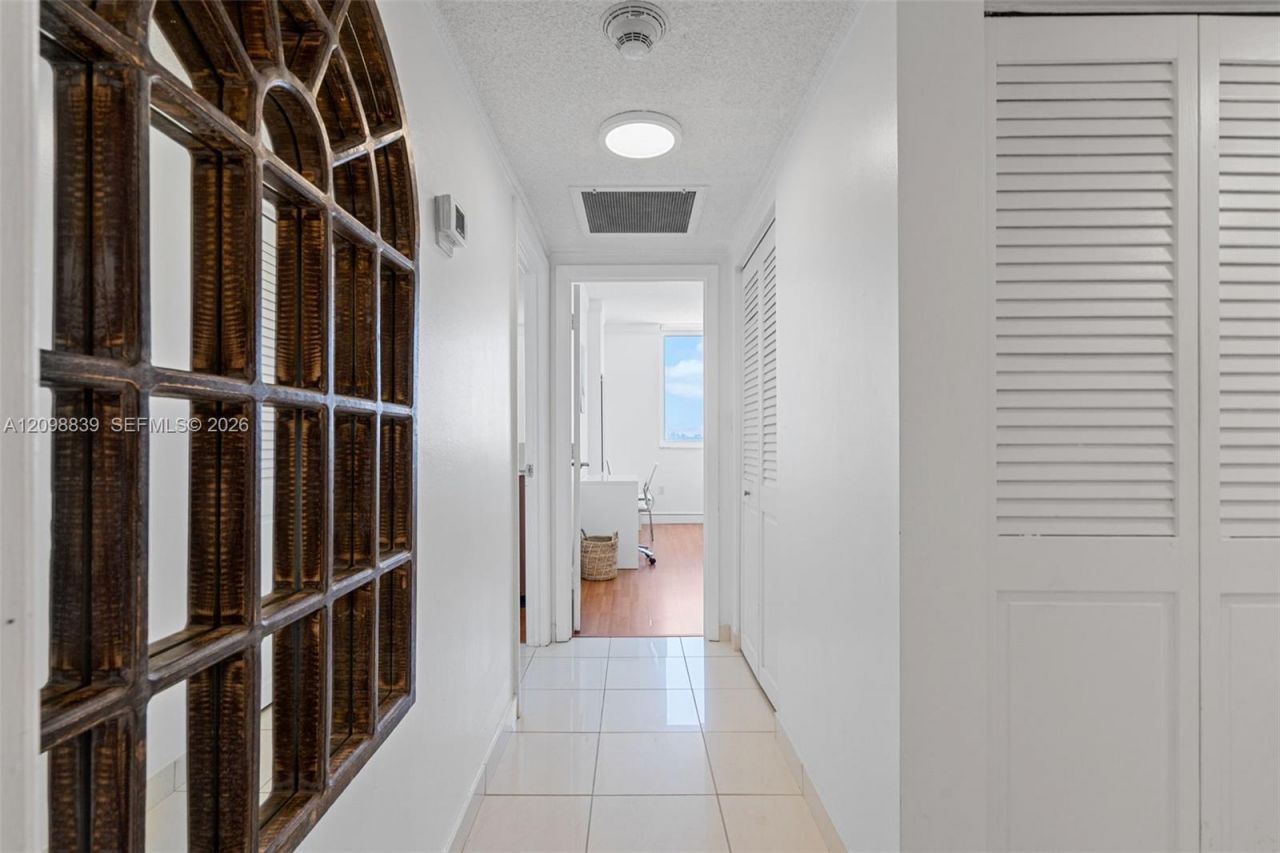 300 Bayview Dr , Unit 1710, Sunny Isles Beach, FL 33160 Photo