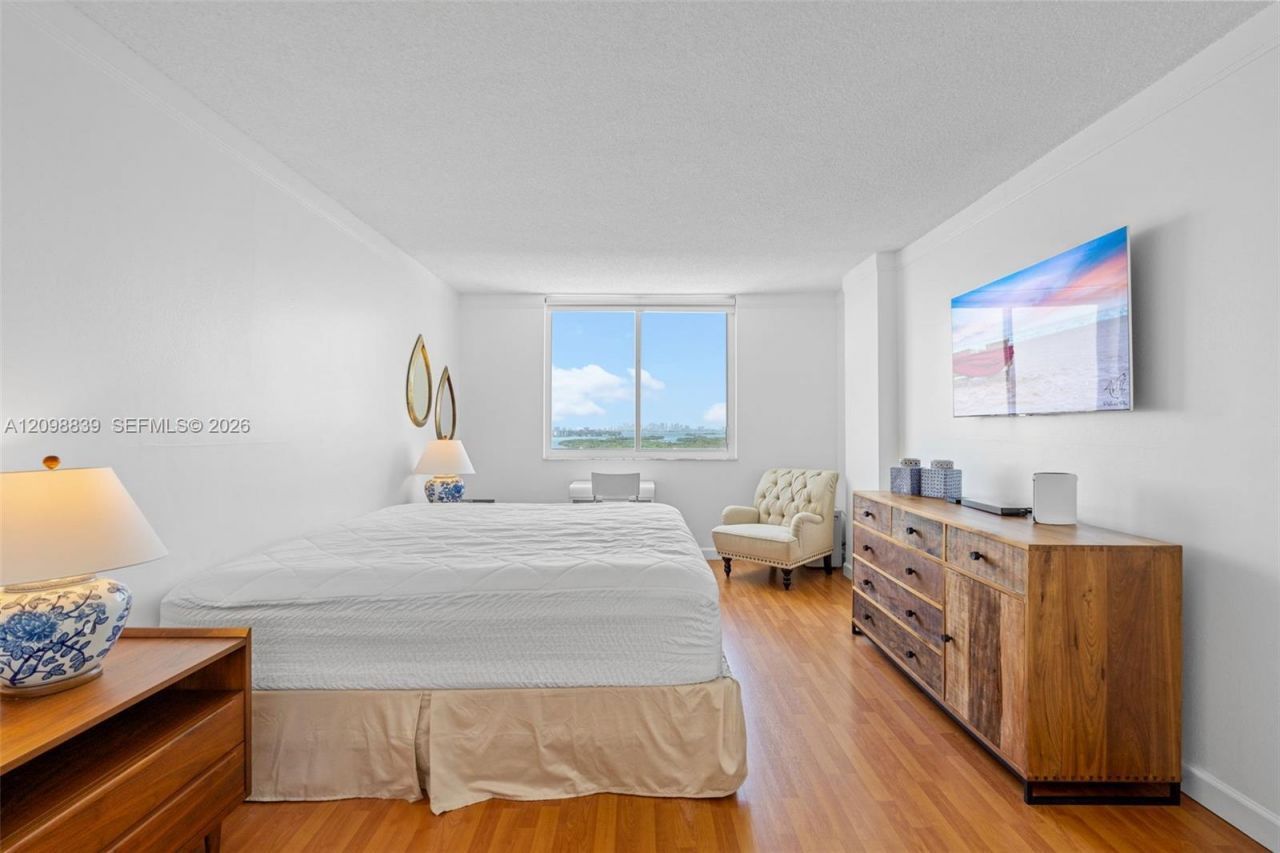300 Bayview Dr , Unit 1710, Sunny Isles Beach, FL 33160 Photo