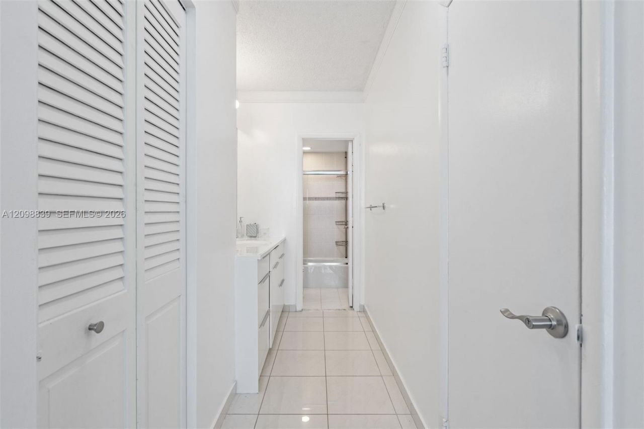 300 Bayview Dr , Unit 1710, Sunny Isles Beach, FL 33160 Photo