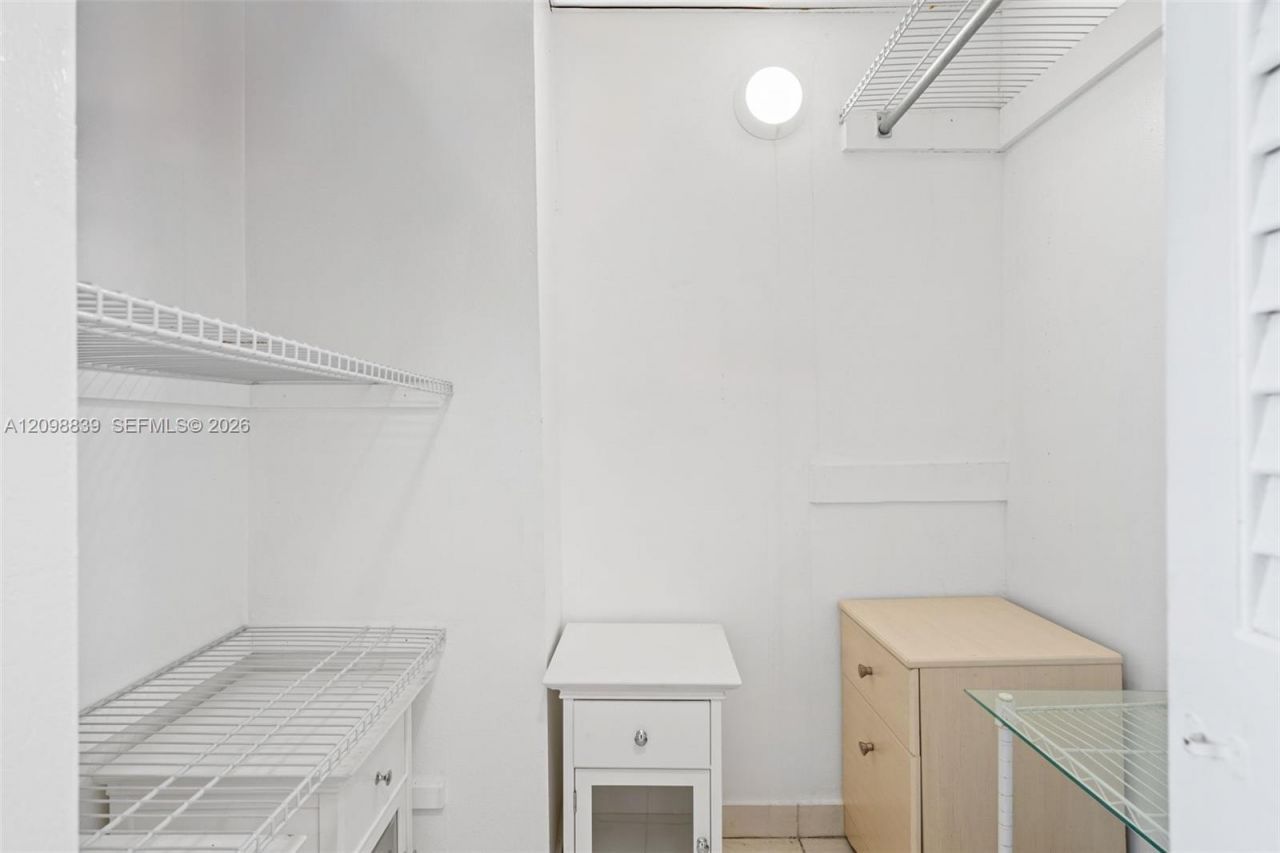 300 Bayview Dr , Unit 1710, Sunny Isles Beach, FL 33160 Photo