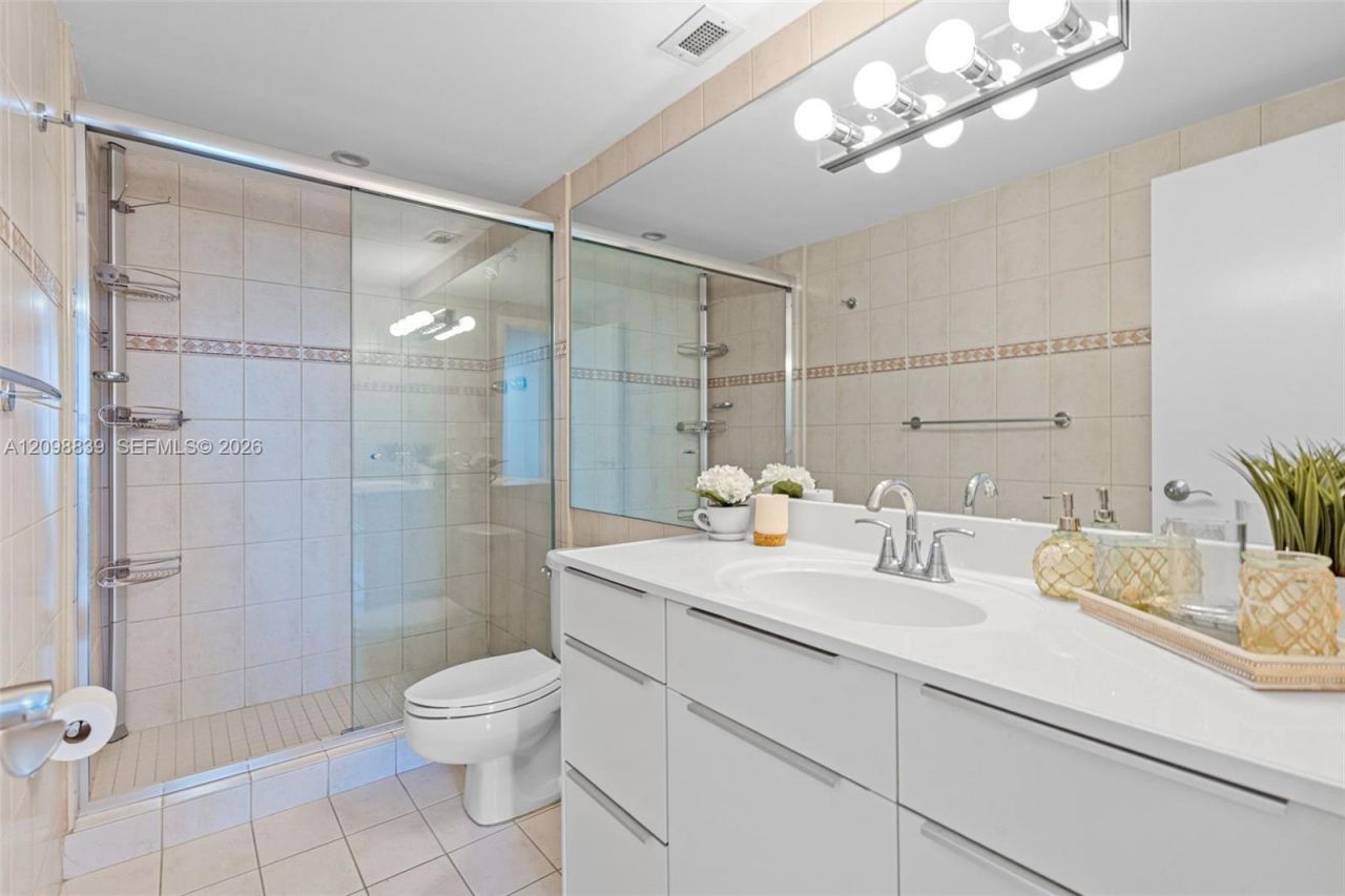 300 Bayview Dr , Unit 1710, Sunny Isles Beach, FL 33160 Photo