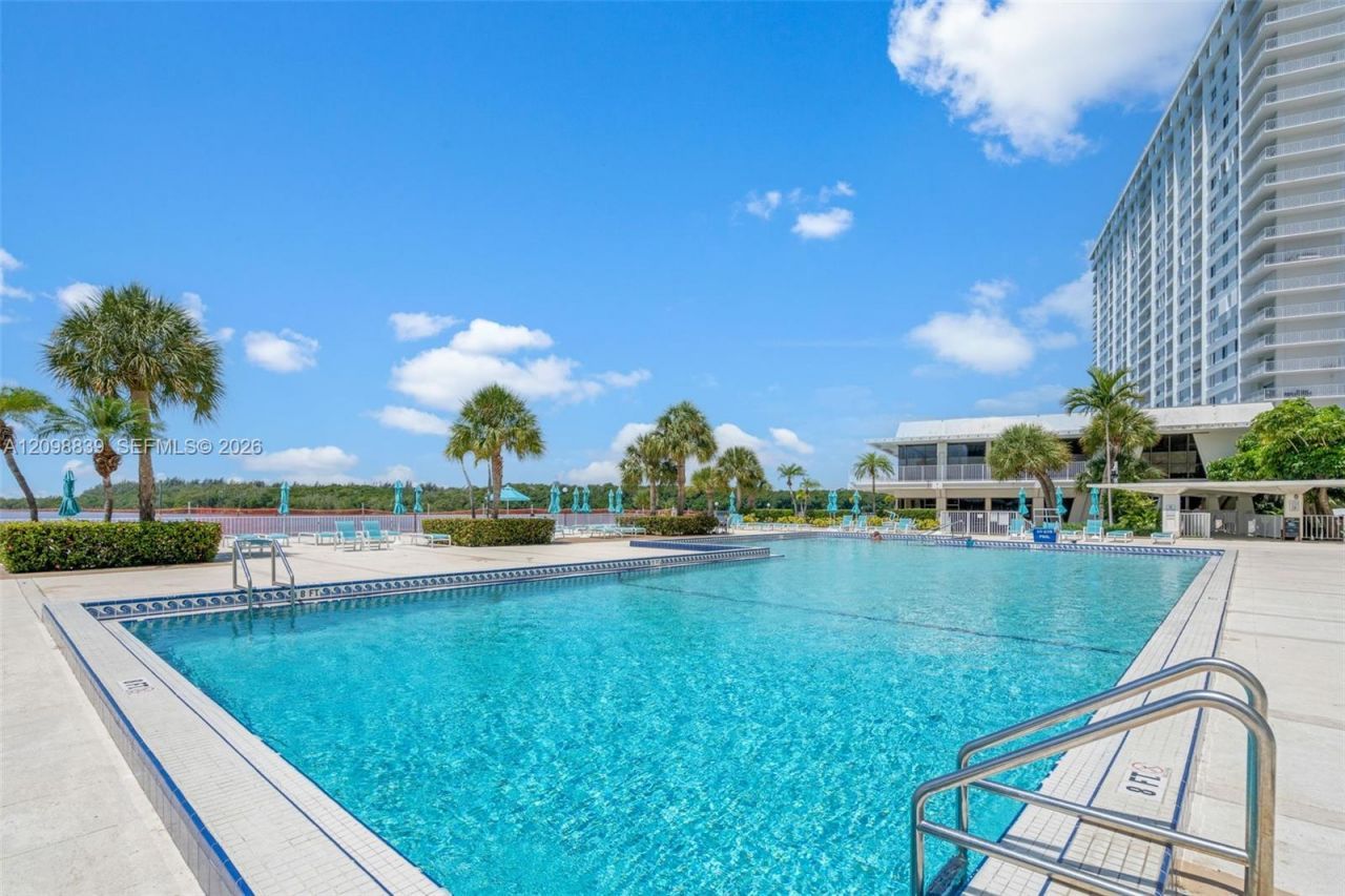 300 Bayview Dr , Unit 1710, Sunny Isles Beach, FL 33160 Photo