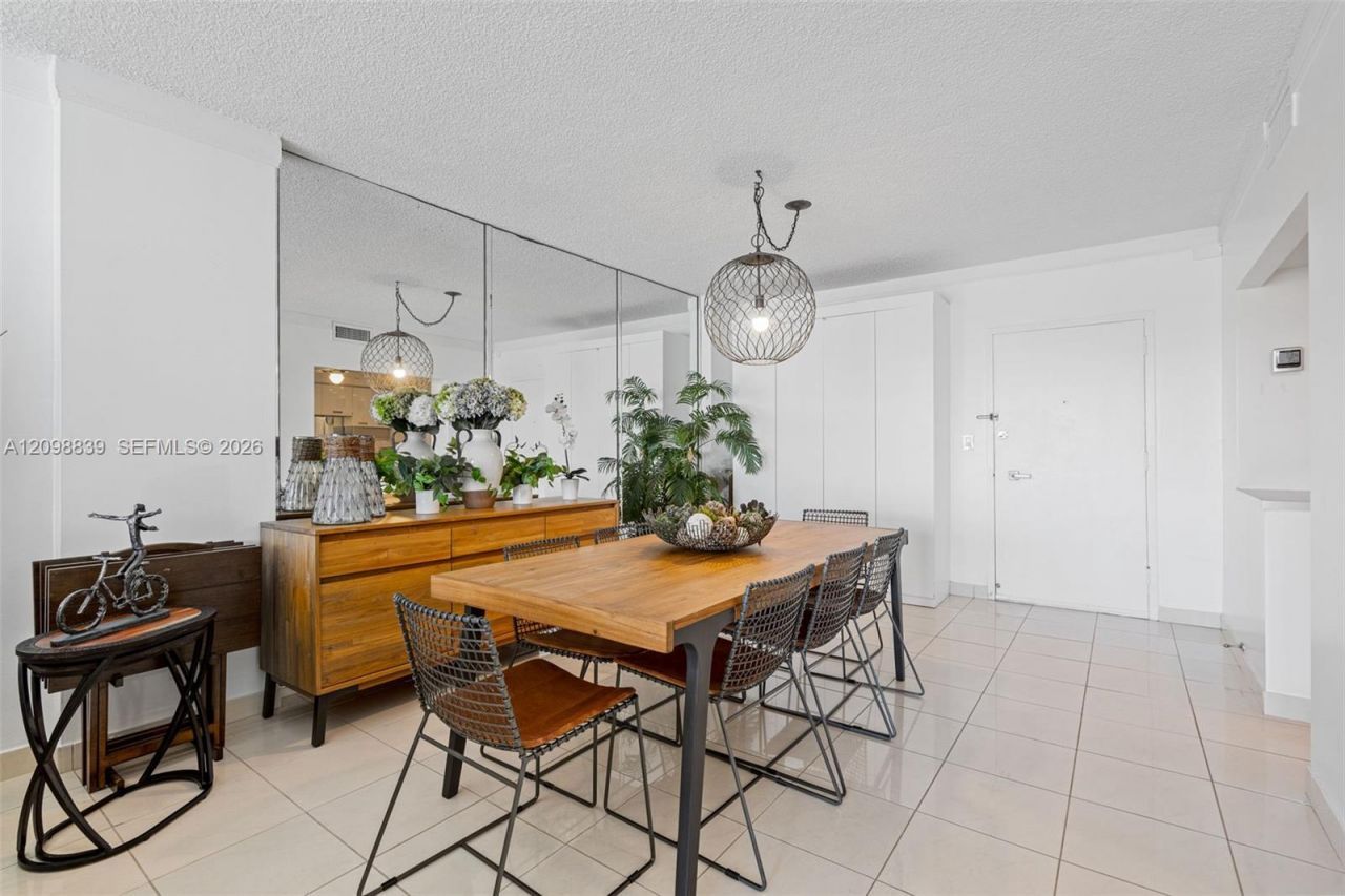 300 Bayview Dr , Unit 1710, Sunny Isles Beach, FL 33160 Photo