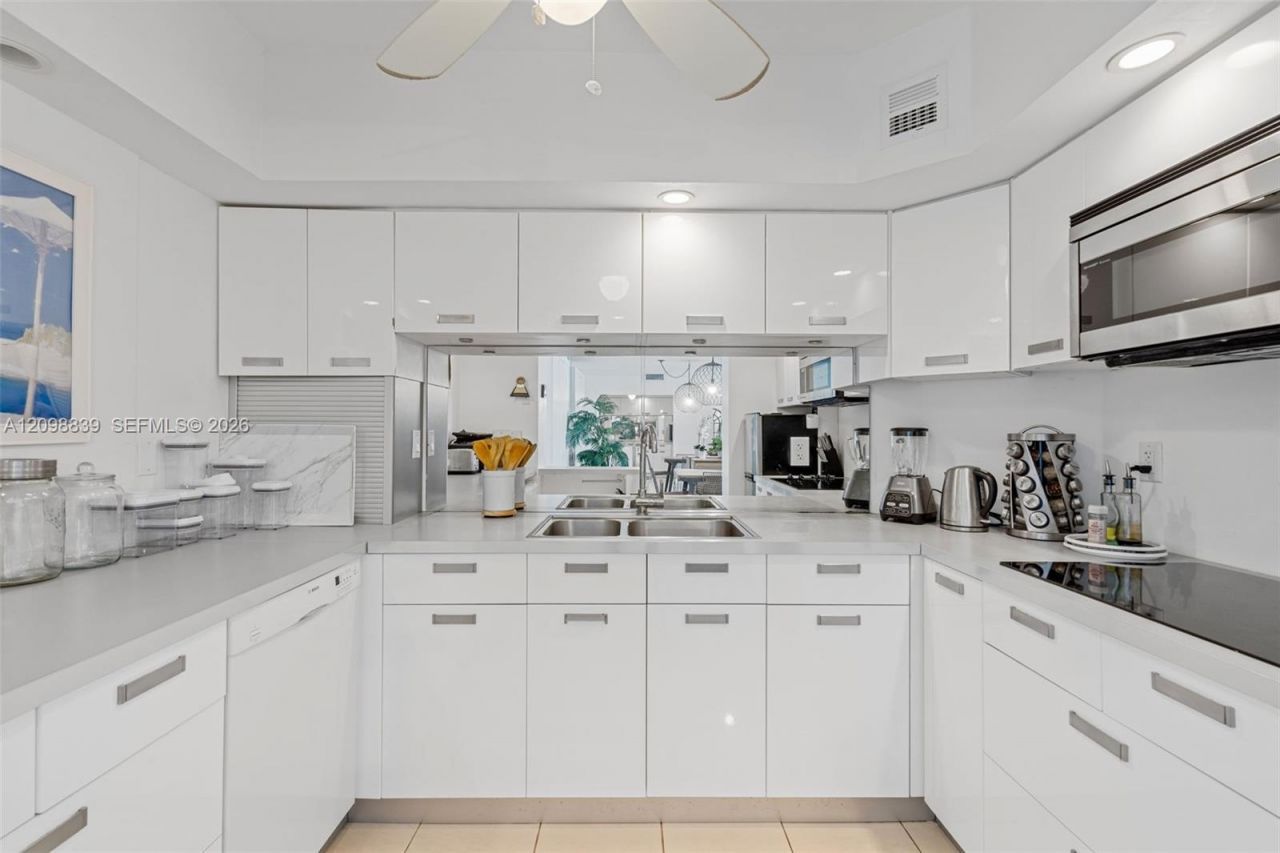 300 Bayview Dr , Unit 1710, Sunny Isles Beach, FL 33160 Photo