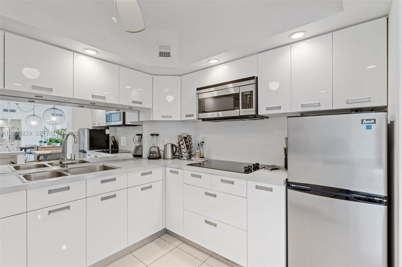 300 Bayview Dr , Unit 1710, Sunny Isles Beach, FL 33160 Photo