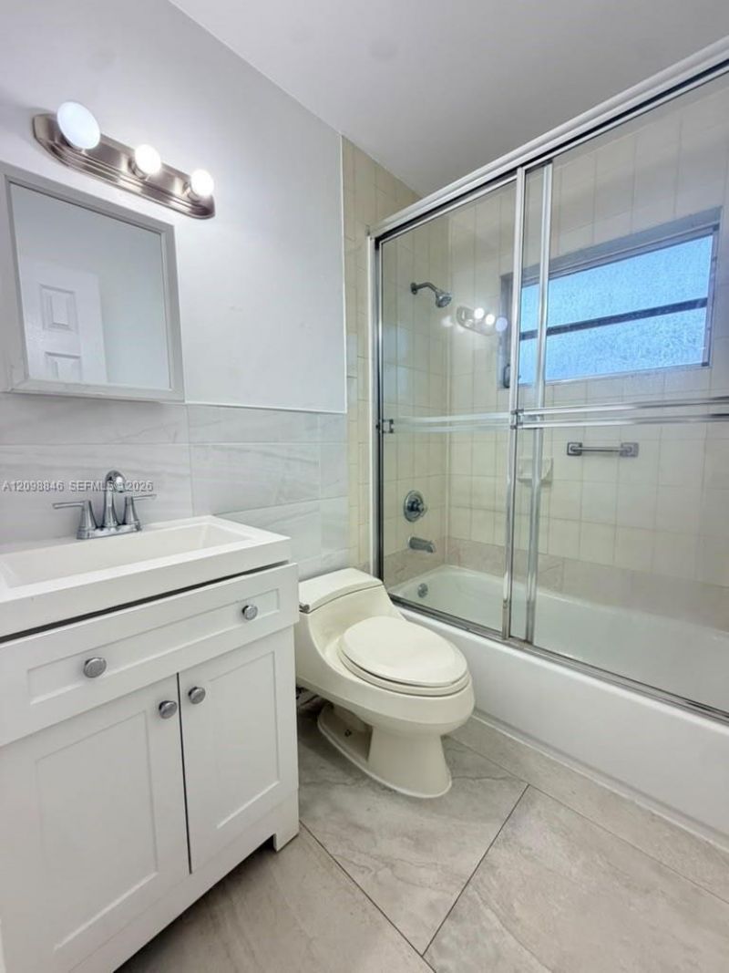 11320 Peachtree Dr , Unit 11320, Miami, FL 33161 Photo