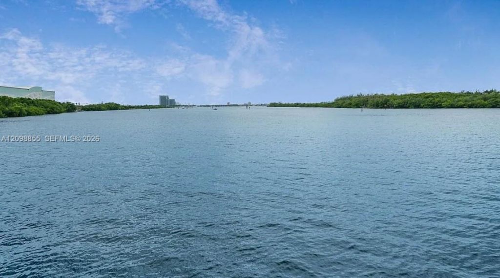 300 Bayview Dr, Unit PH11, Sunny Isles Beach, FL 33160 Photo