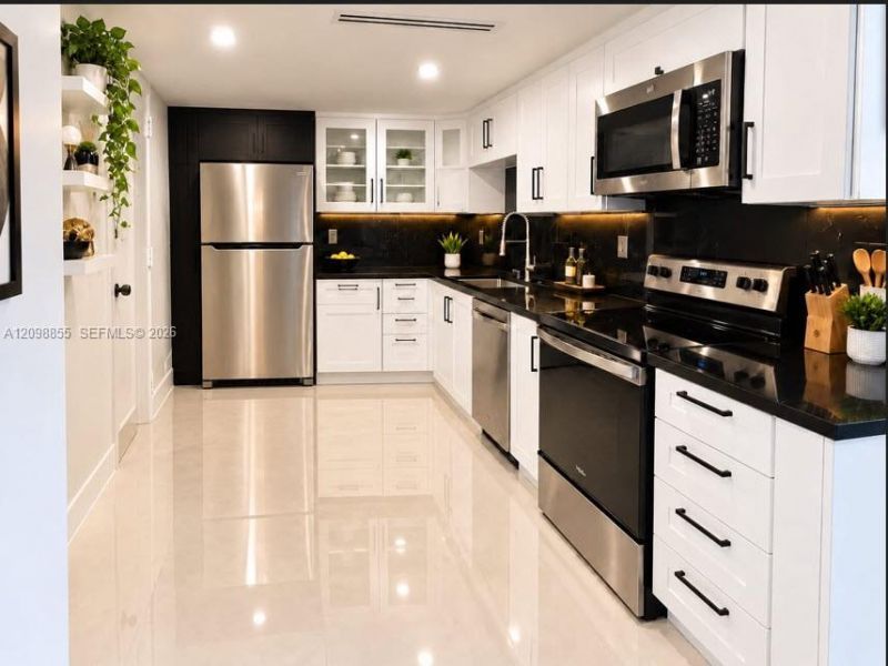 300 Bayview Dr, Unit PH11, Sunny Isles Beach, FL 33160 Photo