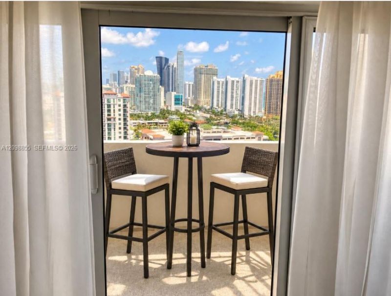 300 Bayview Dr, Unit PH11, Sunny Isles Beach, FL 33160 Photo