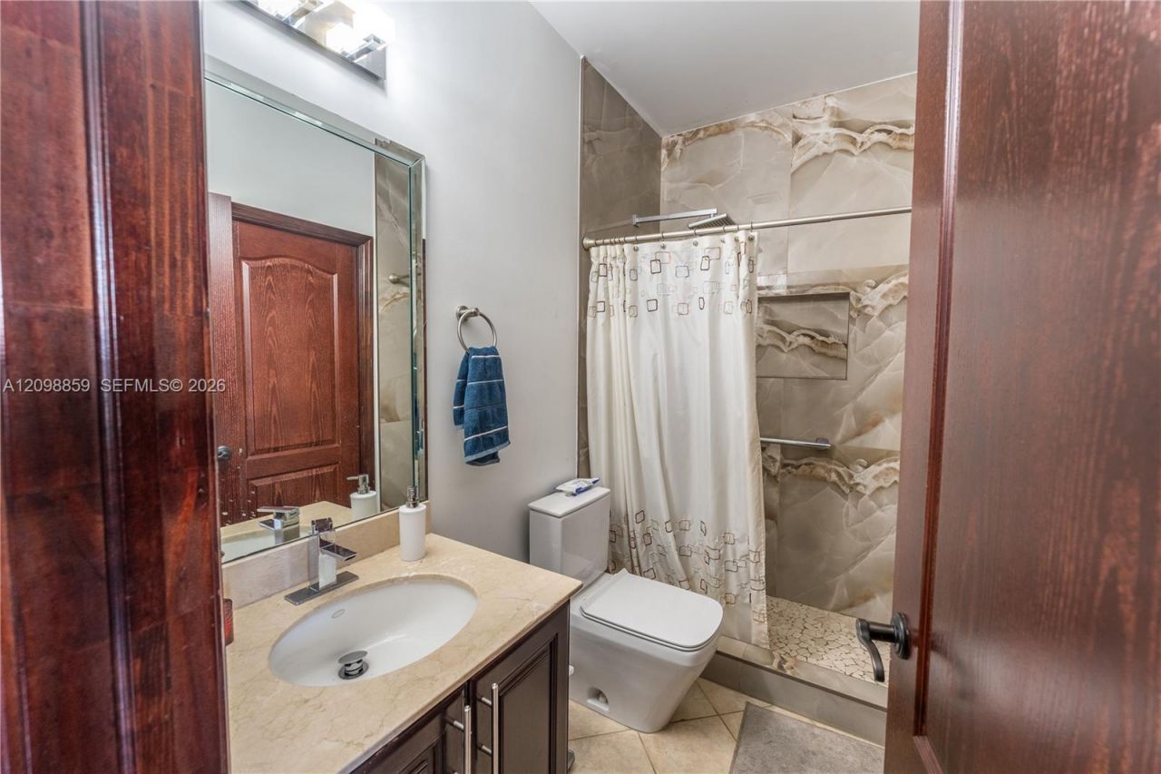 11530 NW 82nd Ter , Doral, FL 33178 Photo