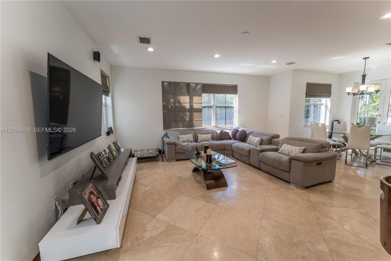 11530 NW 82nd Ter , Doral, FL 33178 Photo