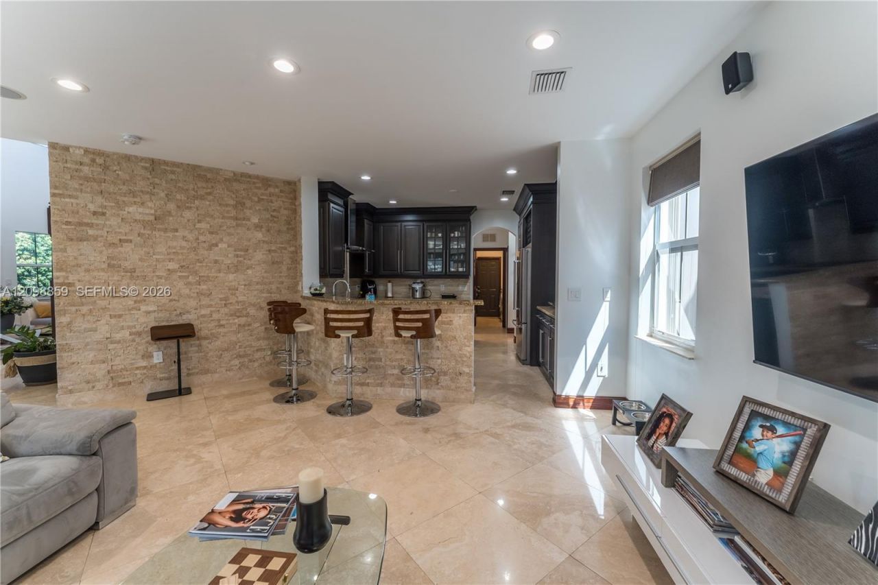 11530 NW 82nd Ter , Doral, FL 33178 Photo