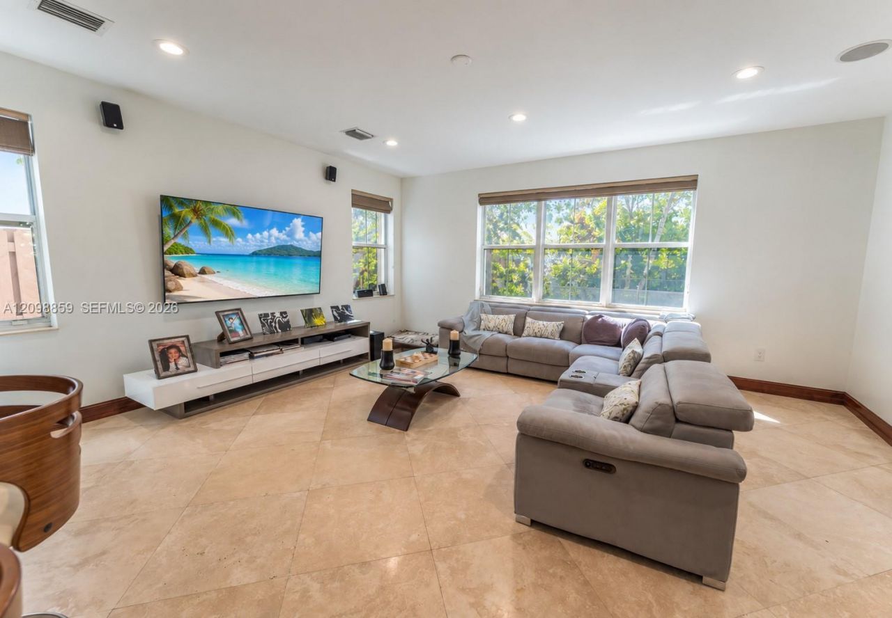 11530 NW 82nd Ter , Doral, FL 33178 Photo