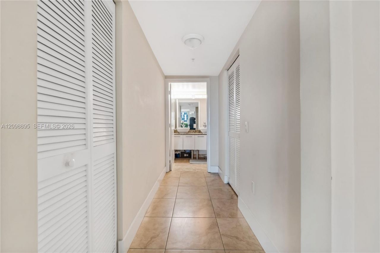 41 SE 5th St , Unit 811, Miami, FL 33131 Photo