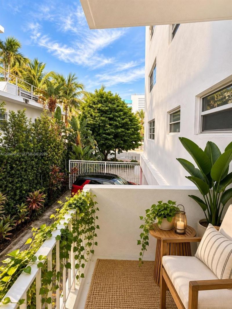 240 Collins Ave , Unit 2C, Miami Beach, FL 33139 Photo