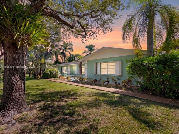 10100 SW 133rd St , Miami, FL 33176