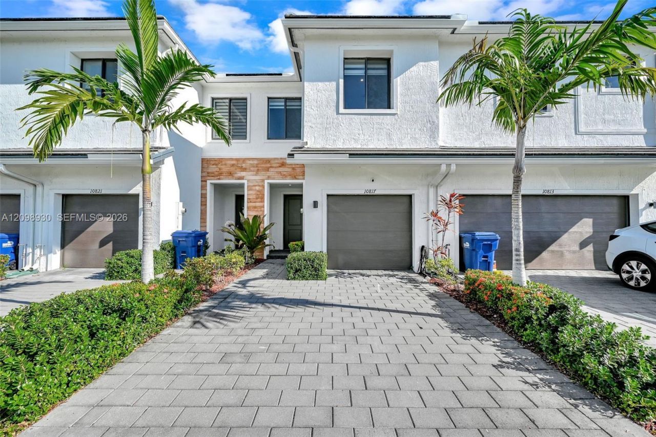 10817 SW 233rd St , Homestead, FL 33032 Main Photo