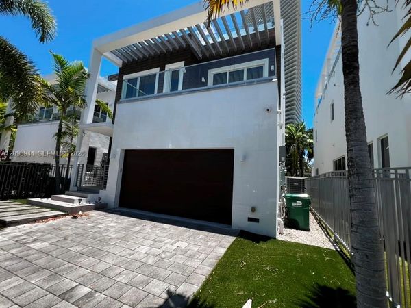 18975 Atlantic Blvd , Sunny Isles Beach, FL 33160
